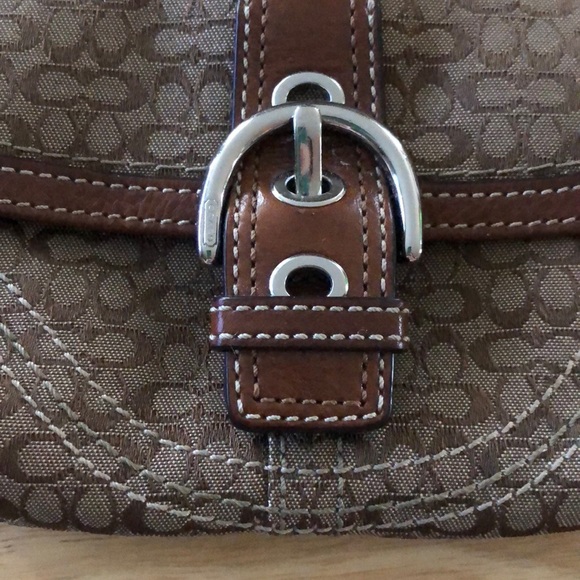 Like-new Coach Wristlet - Picture 5 of 8